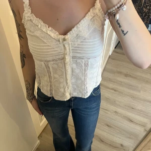 Linne - Super gulligt linne från Zara i storlek S, men funkar på också på M beroende på hur man vill att den ska sitta. Oanvänd och felfri. Kontakta mig för fler bilder eller frågor☺️
