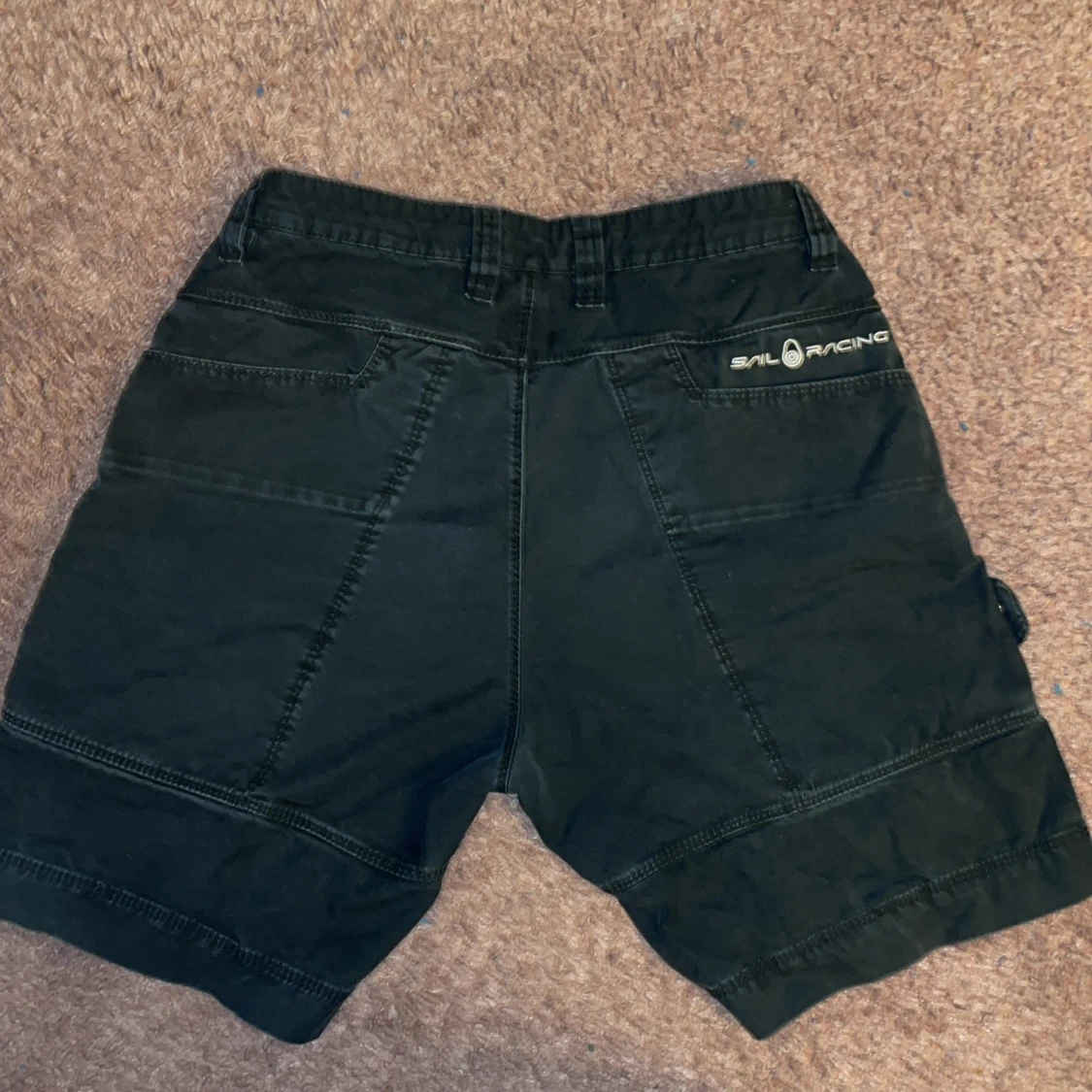 Svarta shorts från Sail Racing - 90