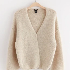 Kofta - Jätte fin ljus beige kofta om är använd fåtal gånger 