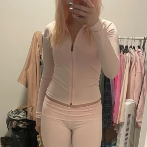 Tröja - Super fin tröja som inte kommit till användning bara testad sitter bra