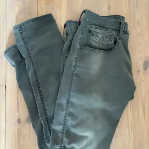 Säljer ett par feta gråa replay hyperflex jeans. Storlek W31 L32. Fint skick, kan gå ner i pris vid snabb affär. 