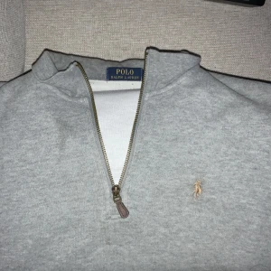 Halfzip  - Ralph lauren hall zip i skit bra skick, size small, köpt på 🐼 iykyk