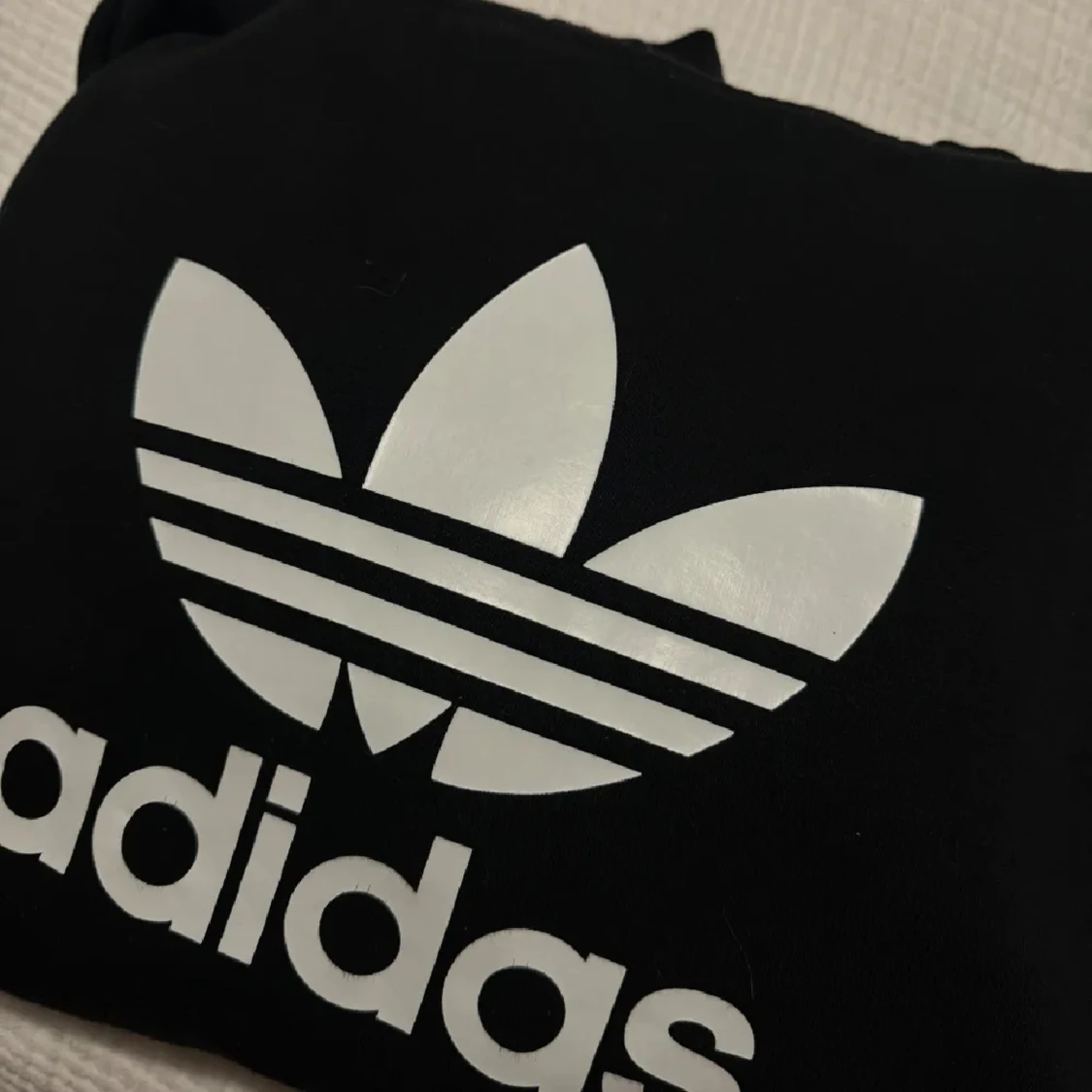 Svart hoodie från Adidas - 90