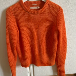 Stickad tröja i ull  - Srickad tröja i ull från InWear i storlek XS men passar även en S.