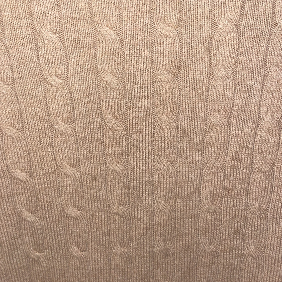 Beige kashmirblandad tröja från Signature - 2