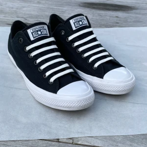 Converse x Chuck Taylor skor - Riktigt feta och sällsynta Converse X Chuck Taylor dojjor | storlek 41.5 passar både 41 och 42 | Gott skick! | Skriv vid minsta fråga eller fundering!