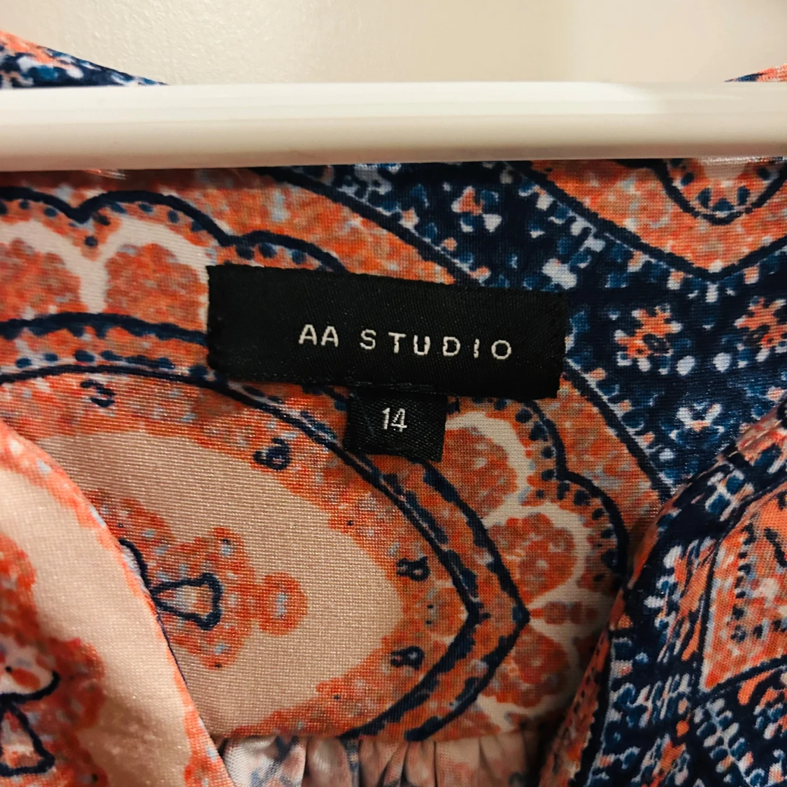 Mönstrad klänning från AA Studio - 91