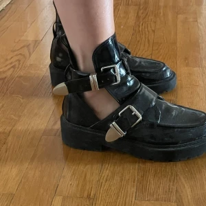 Boots NLY shoes  - Inga defekter. Jättesnygga till klänning och skor 