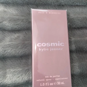 Parfym cosmic  - Parfym från Kylie jenner, helt ny i 30 ml.  Ord pris. 590:- 