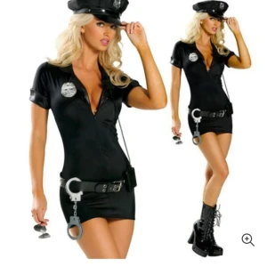 Polis halloween kostym  - Helt ny och oanvänd Halloween kostym beställd från fyndiq. Ingår: Klänning, bälte, batch, handklovar och mössa. Storlek S 