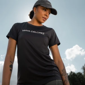Maya delorez T-shirt  - Säljer min Maya delorez T-shirt i färgen grå (jag hitta den inte på hemsidan). Använd ett fåtal gånger, ungefär som ny. Nypris 349kr, priset kan diskuteras!