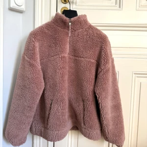 Teddy jacka💗 - Mysig och varm Teddy jacka perfekt inför vintern. 💗🧸🧸