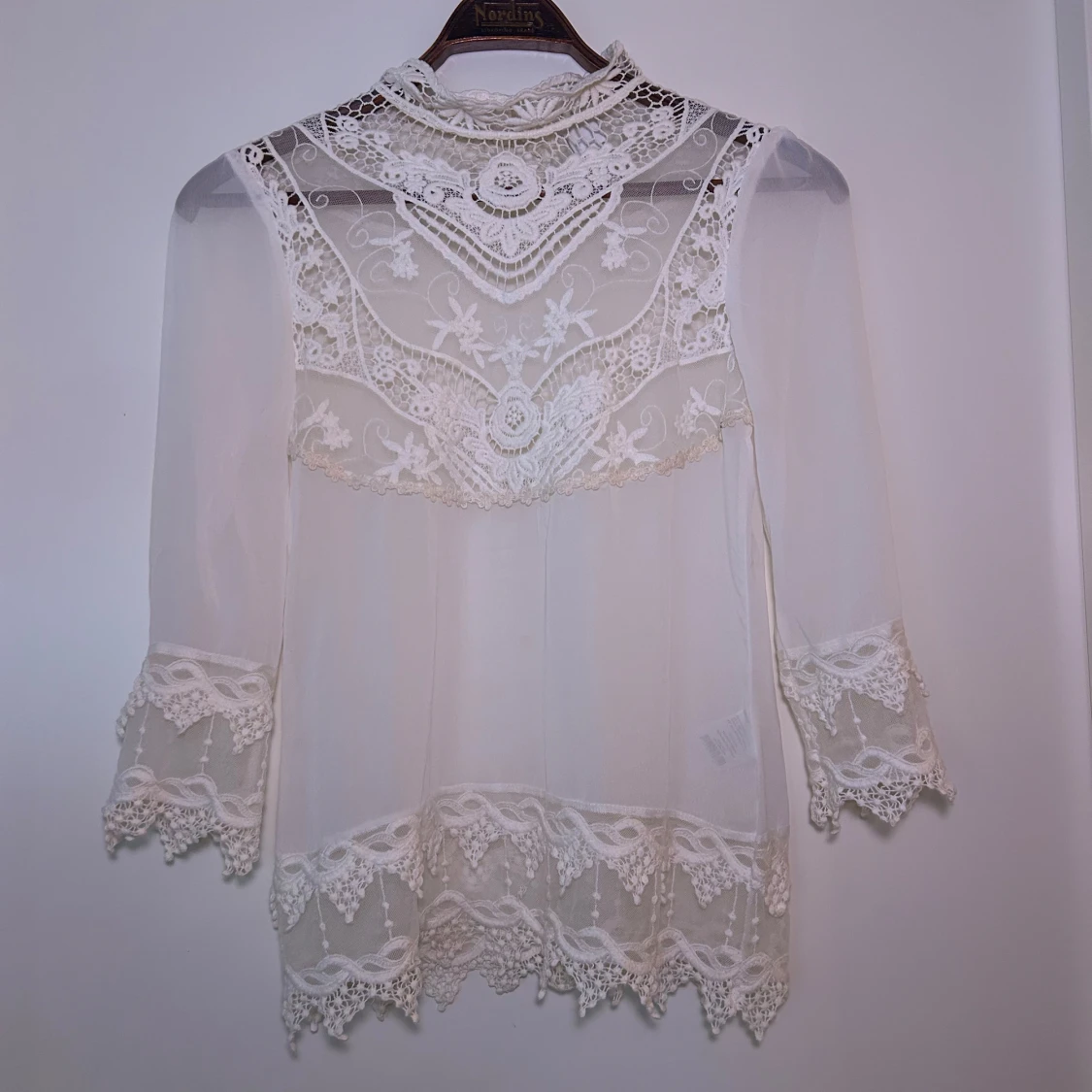 Vit spetstopp i fint skick 