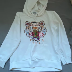 Kenzo hoodie - Varmig vit kenzo hoodie🤍🙉