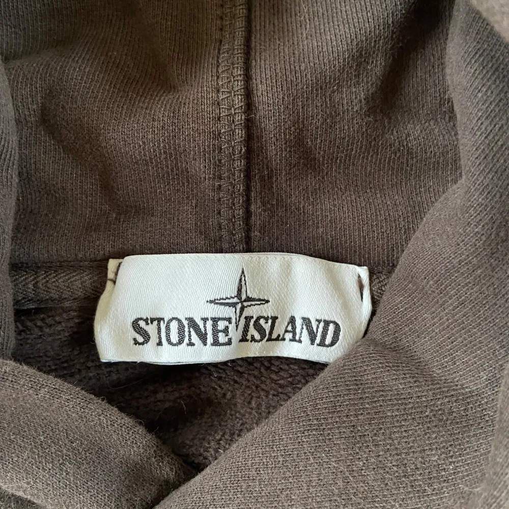 Tecken på användning, lite slutning. Bra i storlek.. Hoodies.