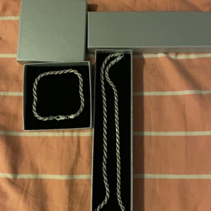 Cordell länk o armband  - Säljer de för att de it är min stil o då köpt annat fint istället 