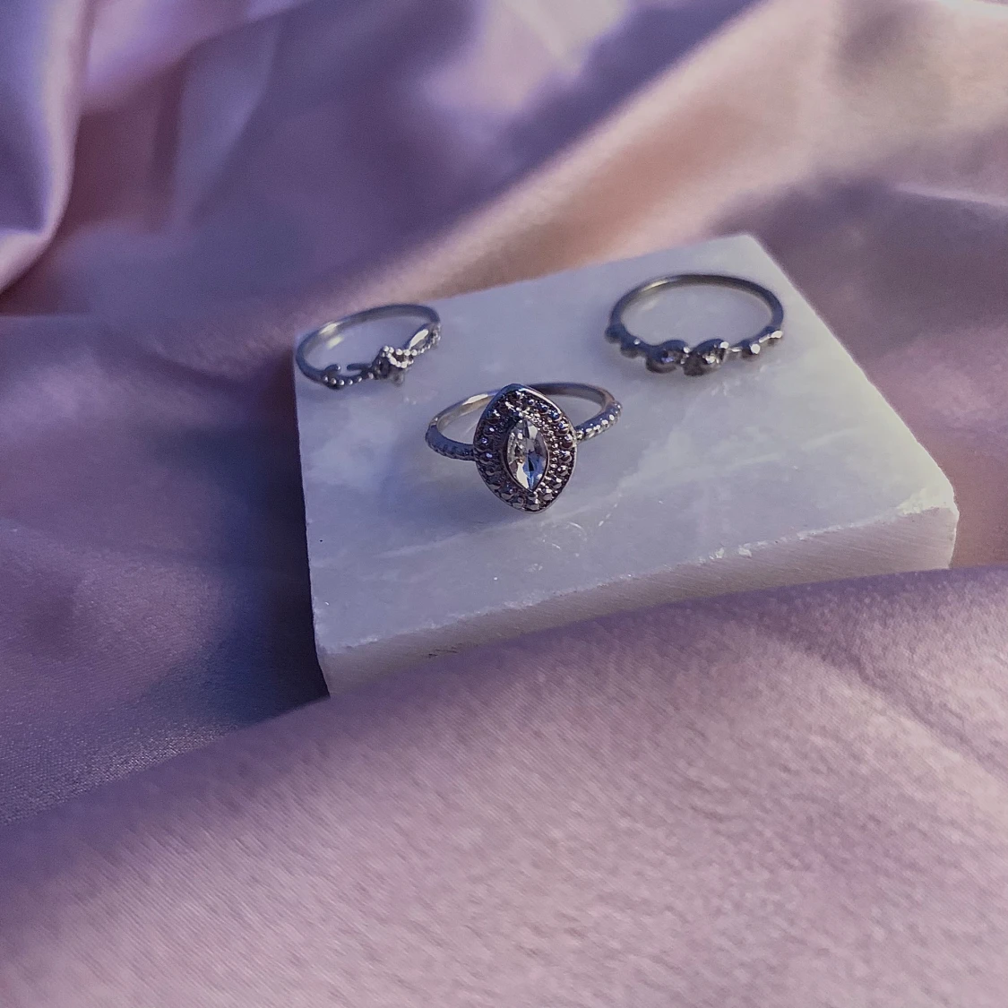 Set med tre silverringar - 90