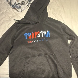 Trapstar hoodie - Använd fåtal gånger i princip nyskick
