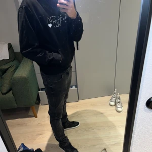Lee jeans - Säljer dessa lee jeans, skick 9/10! Köpta för 1299kr! 