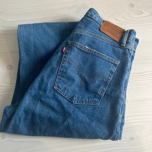 Levi's jeans - Ribcage straight ankle - Storlek: W29/L29  Väldigt gott skick, använt vid ett fåtal tillfällen
