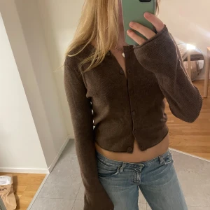 Brun kofta - Så snygg brun kofta som är lång i ärmarna, så najs!! 