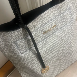 Väska - Köpt utomlands, inte äkta.