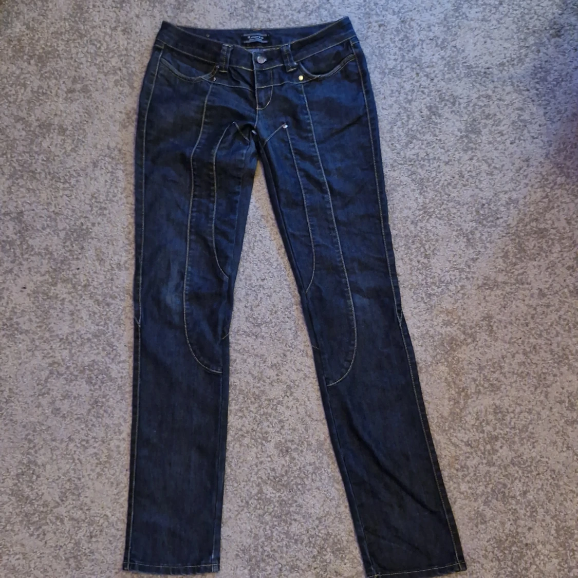 Mörkblå jeans från R.marks