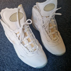 Maison Margiela x Reebok question mid - Använda en gång. Box + det som fanns i boxen finns kvar.  