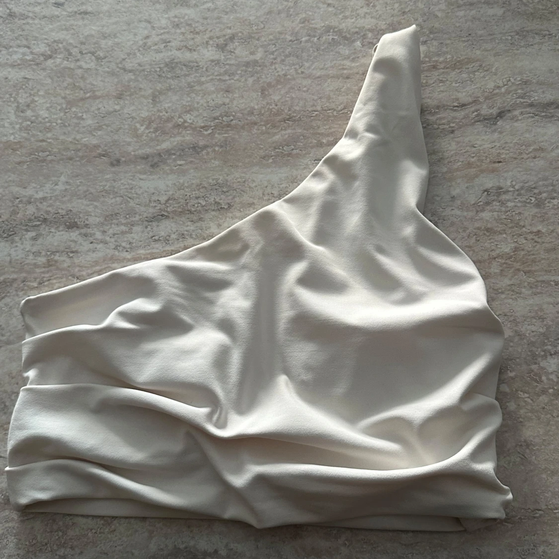 Brun ribbad och vit oneshoulder träningstoppen/bh - 91