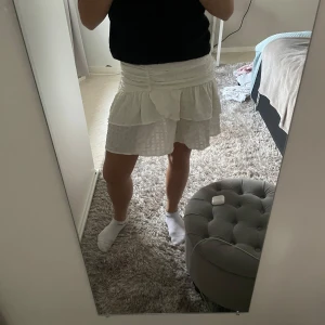 Kjol - Super söt kort kjol! Jag köpte den från Vinted men jag har aldrig använt den😊