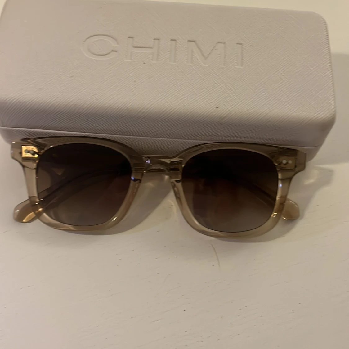 Transparenta solglasögon från Chimi