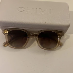 Transparenta solglasögon från Chimi - Chimi 02 ERCU Solglasögon mycket bra sick använd bara några gånger