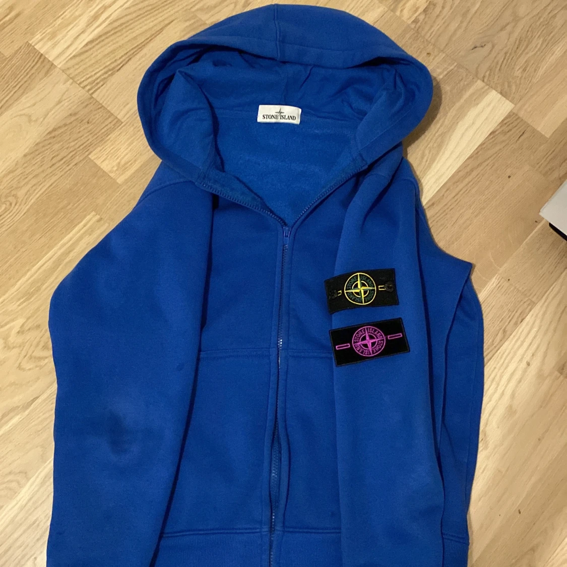 Blå hoodie från Stone Island - 92