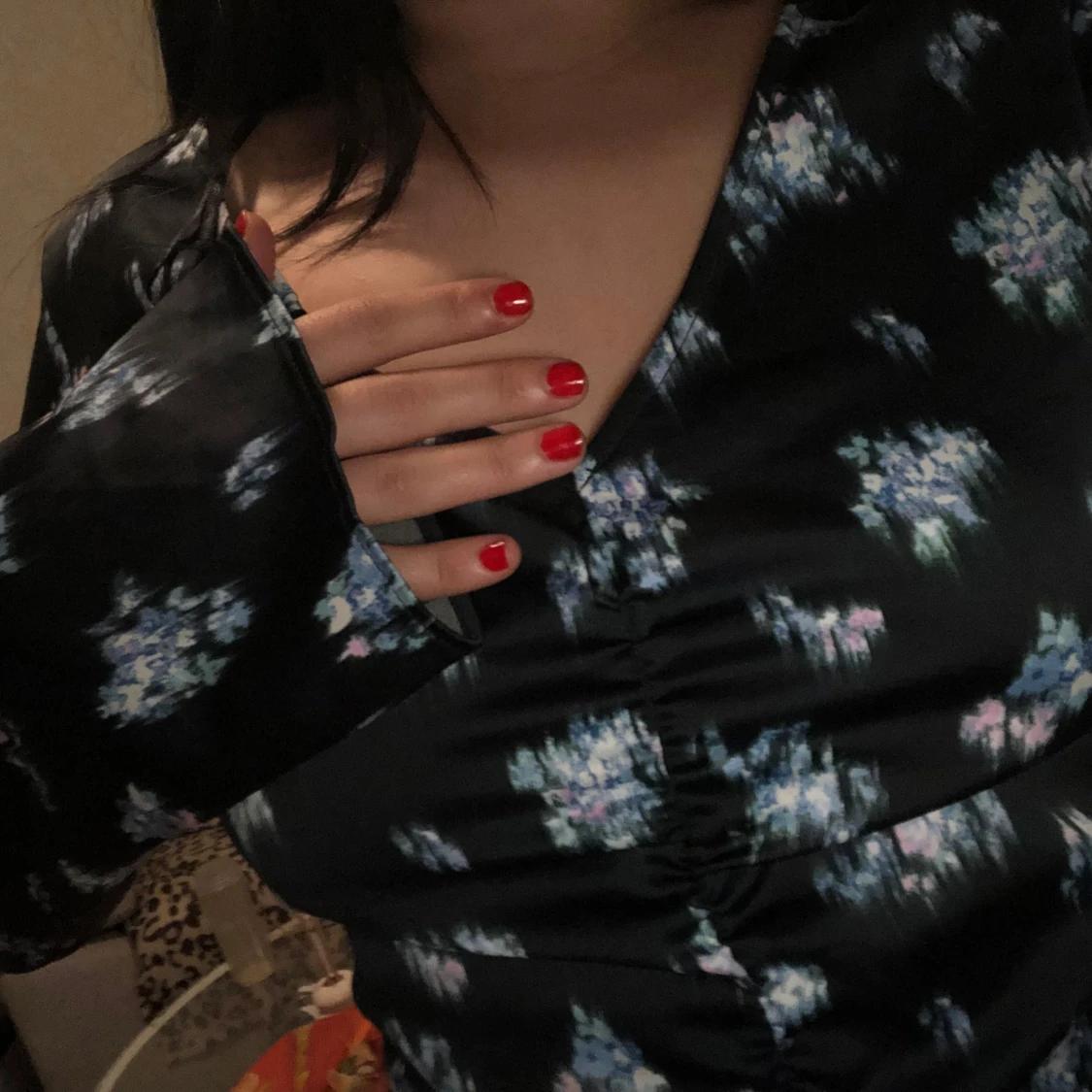 Svart blommig tröja - 90