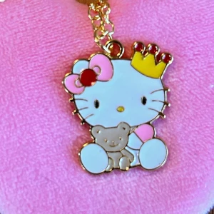 Sött halsband med Hello Kitty! - Sött halsband med Hello Kitty-motiv. Kedja medföljer.  Nytt!