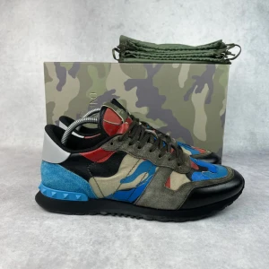 Valentino rockrunner skor - Condition: 8/10  – What is included:  Only the sneakers  – Retail price: 8515 SEK