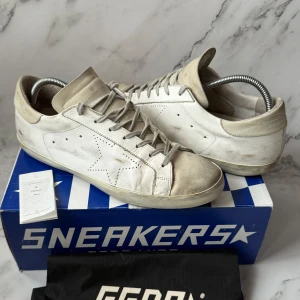 Golden Goose Skor | 45 - Golden Goose Superstar Sneakers | Storlek 45 | Original certifikat ingår | INGA BYTEN | Fraktar spårbart eller möts upp i Täby 