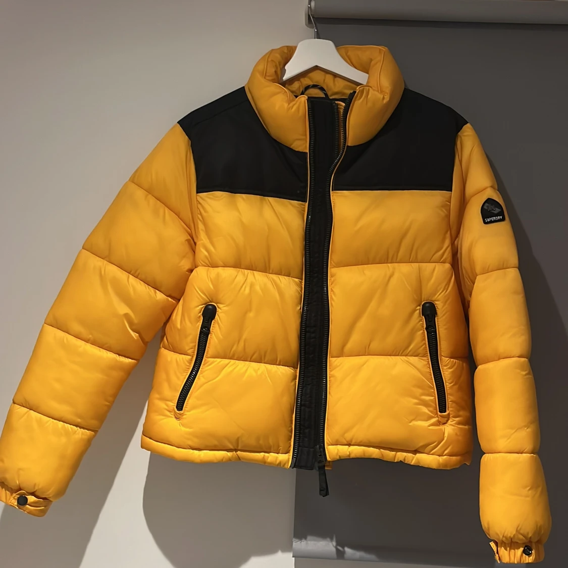 Pufferjacka, Superdry