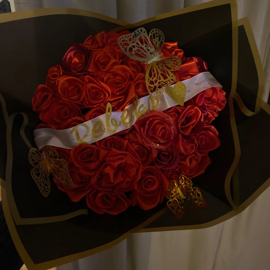 Bukett med röda rosor och nallebjörn - 91