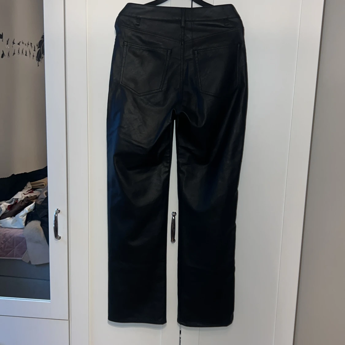 Svarta skinnbyxor - 90