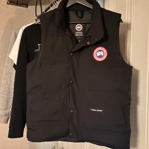 Canada goose väst - Skriv för mer info! Priset är hugget i sten!