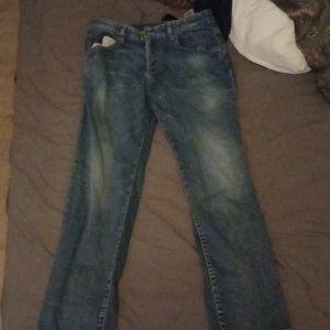 Dsquared jeans - Säljer ett par dsquared jeans ÄKTA köpte de för nått år sedan men ändrat stil skriv om ni undrar över något