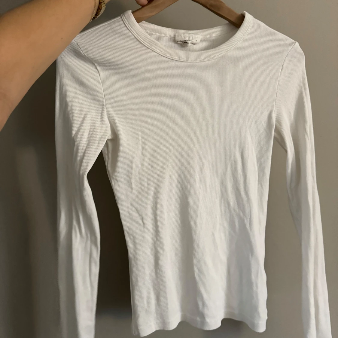 Vit ribbad långärmad topp