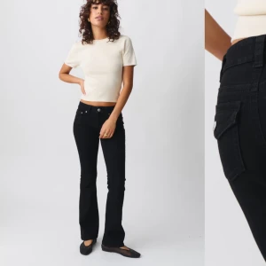 Y2k jeans gina tricot  - Säljer mina typ helt nya jeans från gina tricot pga att dom är för små❤️