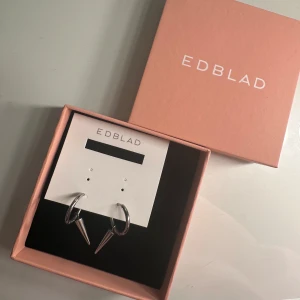 Silverörhängen från Edblad - Snygga silverörhängen från Edblad. Tvättas självklart om de skulle säljas! Pris kan diskuteras🤗