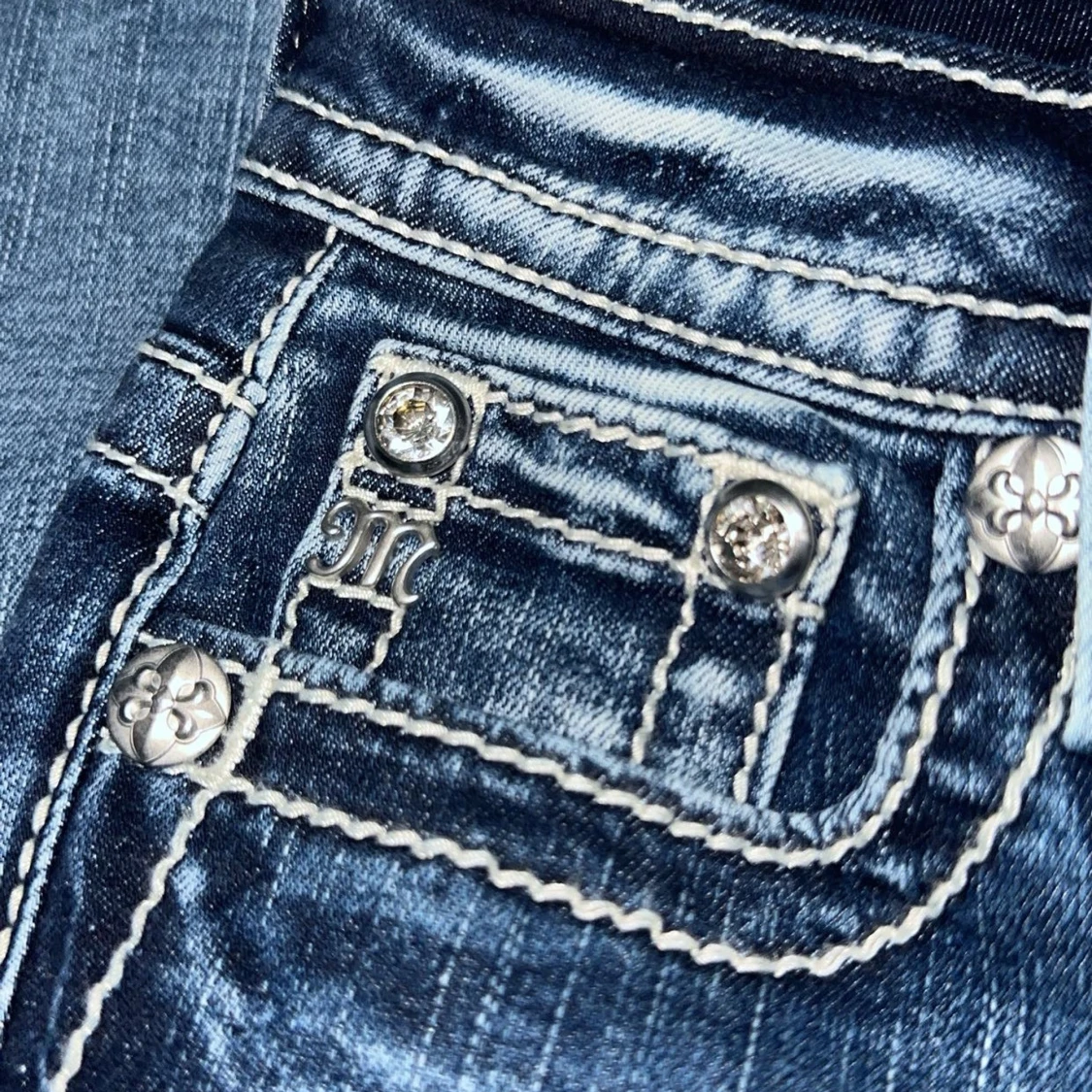 Blå Miss Me jeans med paljett och diamant detaljer  - 92
