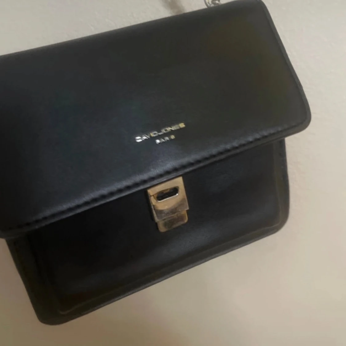 Svart axelväska från David Jones