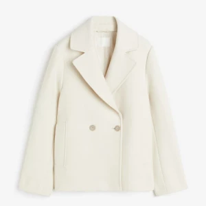 Beige kappa med knappar - Elegant beige kappa med dubbelknäppning och klassisk krage. Aldrig använd prislapp kvar 