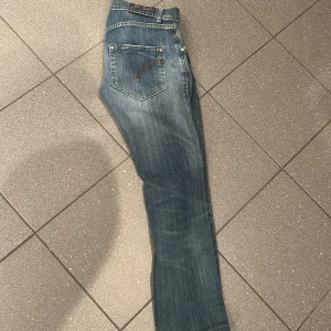 Blå jeansbyxor - Säljer mina dondup jeans pga för korta hör av er vid funderingar 
