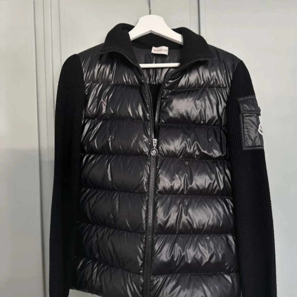 Svart dunjacka från Moncler - 90